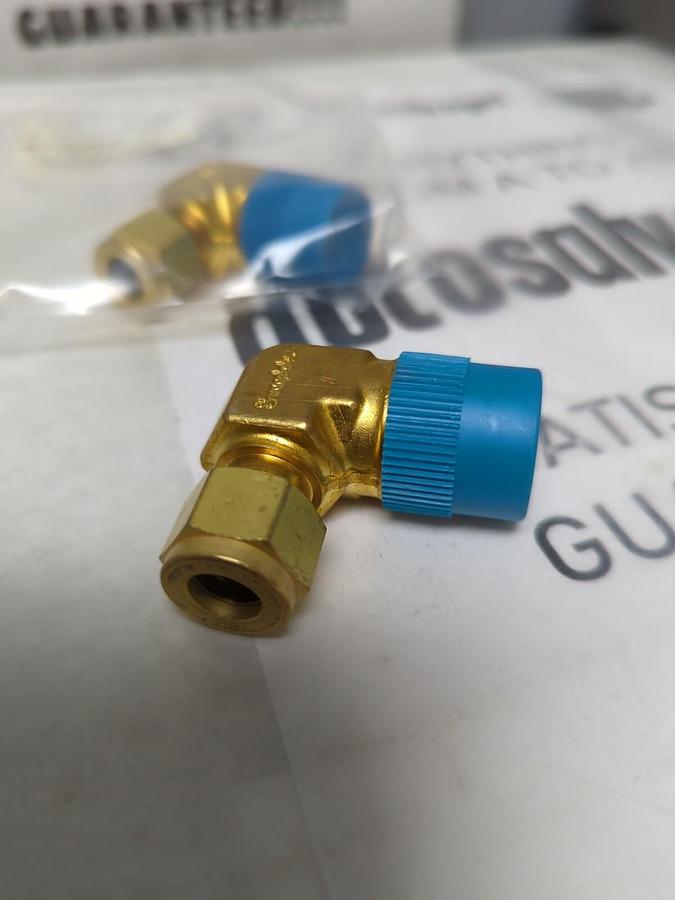 SWAGELOK,B-600-2-8,3/8TX1/2MNPT MALE ELBOW LOT OF 2 NOS