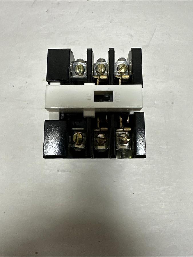 Used GE,CR120A02002AA,Relay 115V 60Hz 10A Max