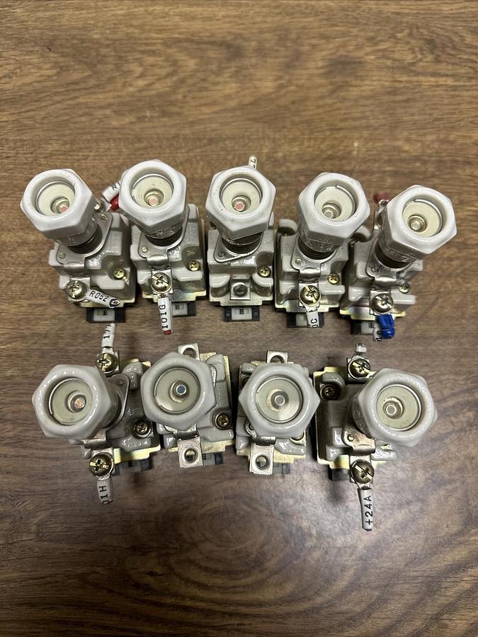 Used Fuji,41-8746,Ceramic Fuse Holder 300V 30A LOT of 9