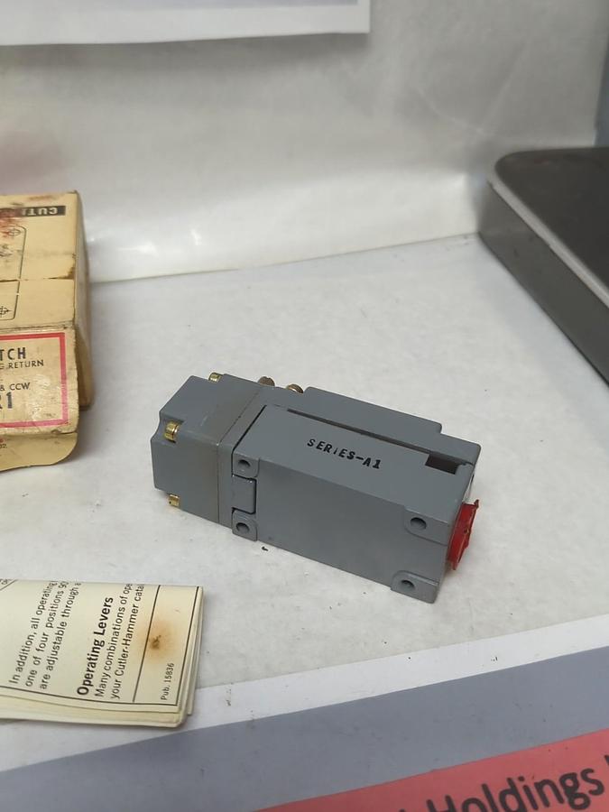 CUTLER-HAMMER,E50AR1,HEAVY DUTY LIMIT SWITCH NOS