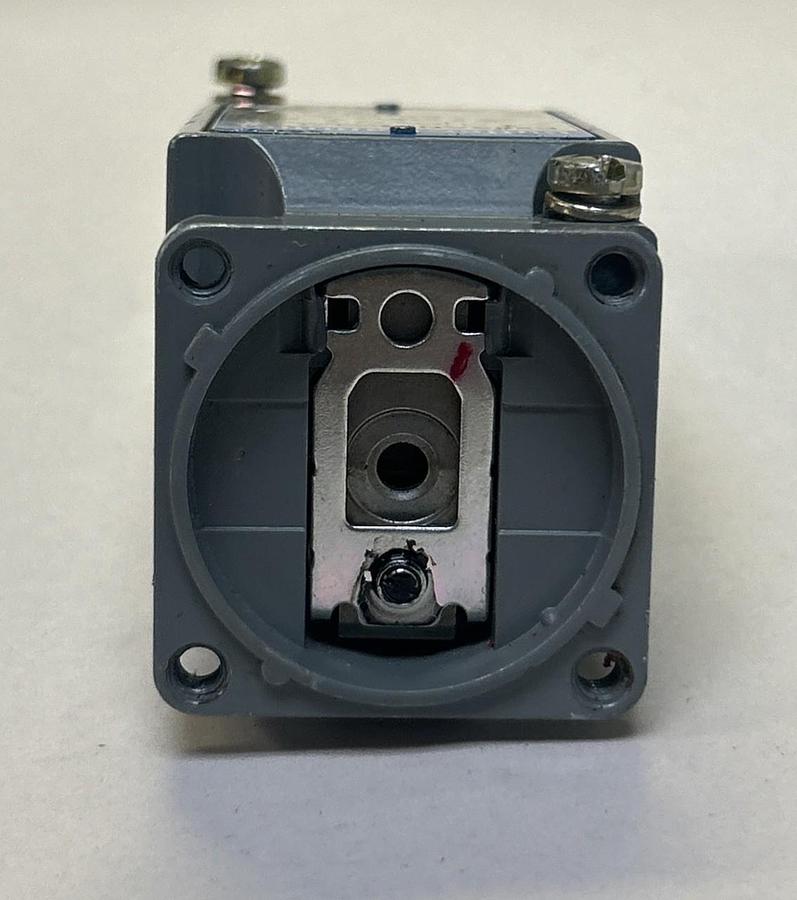 Used CUTLER-HAMMER,E50SAN,LIMIT SWITCH BODY