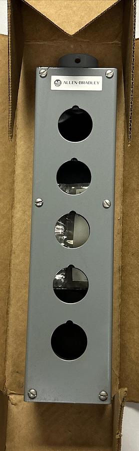 Used ALLEN BRADLEY,800T-5PY,SER M PUSH BUTTON ENCLOSURE NEW