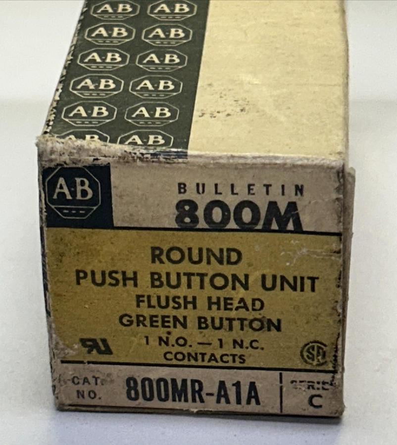 ALLEN BRADLEY,800MR-A1A,GREEN PUSH BUTTON NOS