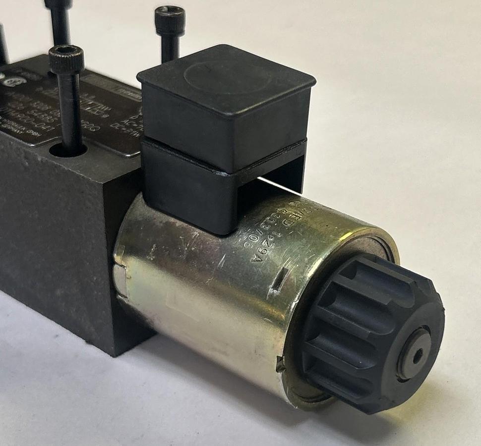 Used DENISON,A4D0132080302B1G0Q,DIRECTIONAL CONTROL VALVE