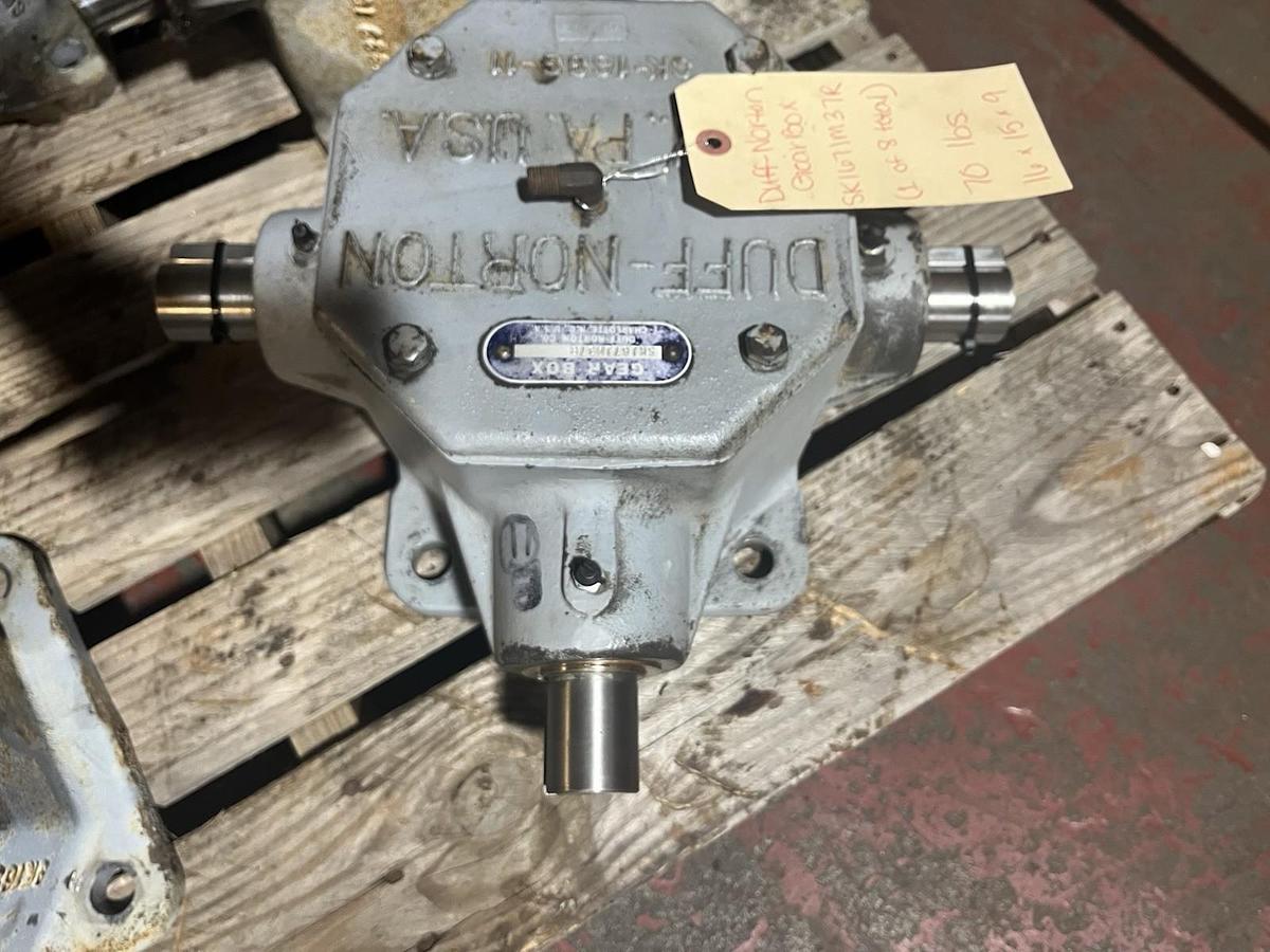 Used DUFF NORTON,SK167-1M37R,GEAR BOX 1:1 RATIO 1-1/2" SHAFT DIA