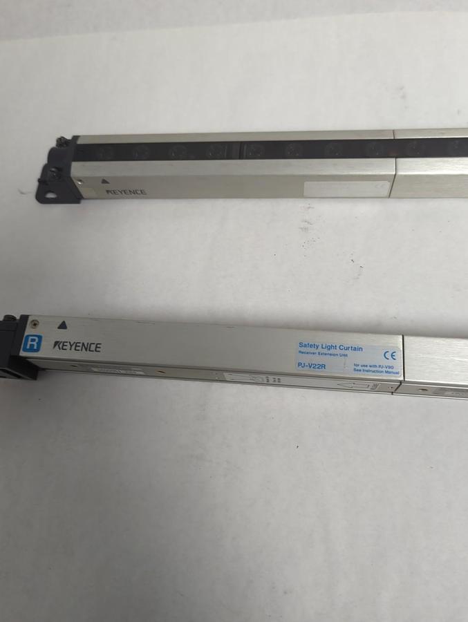 Used KEYENCE,PJV22-R/PJV22-T,LIGHT CURTAIN TRANSMITTER RECEIVER SET W/EXTENSIONS
