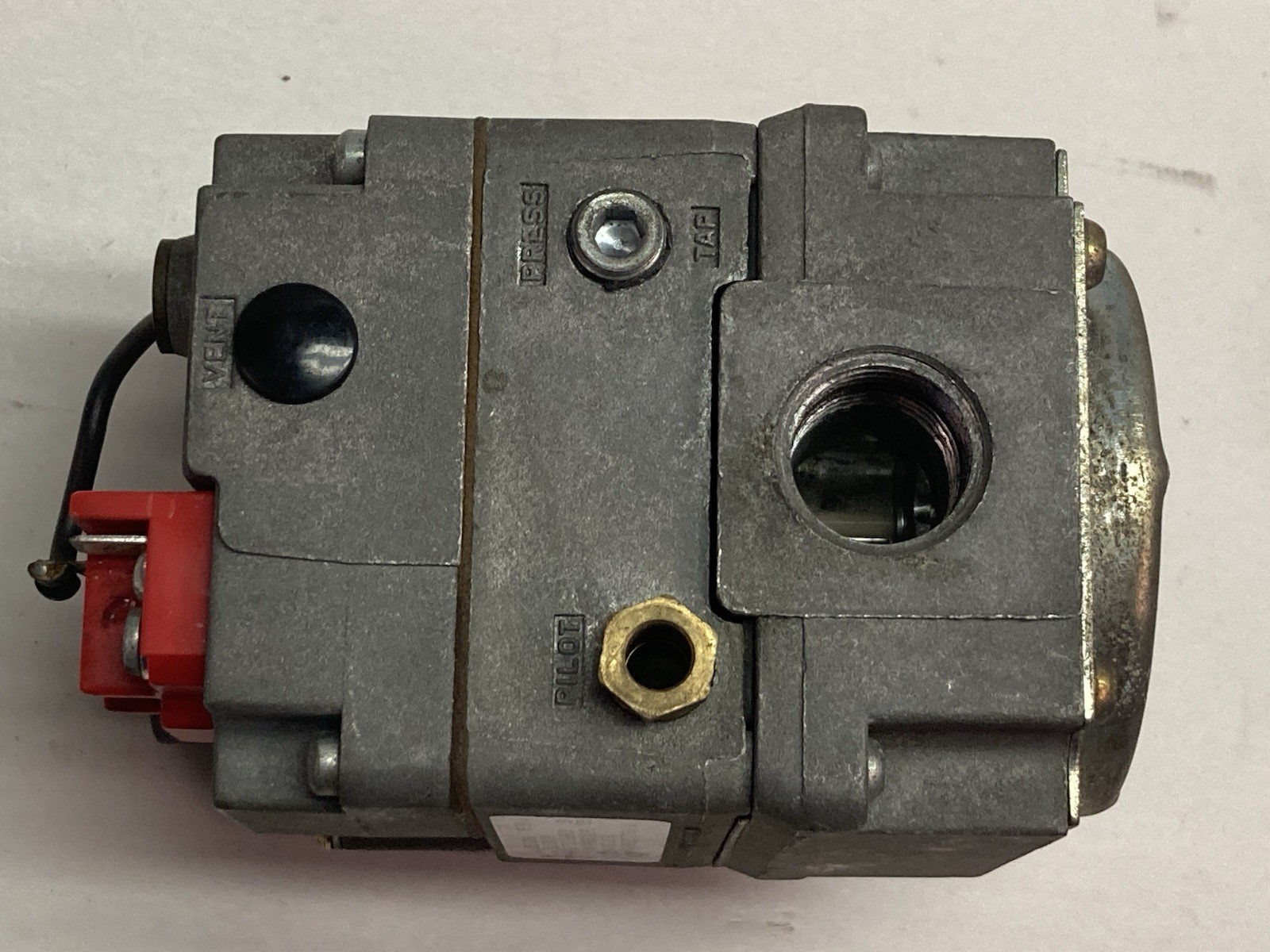 Used White-Rodgers,36C03U,Universal Gas Valve Replacement Type 200 1/2 PSI