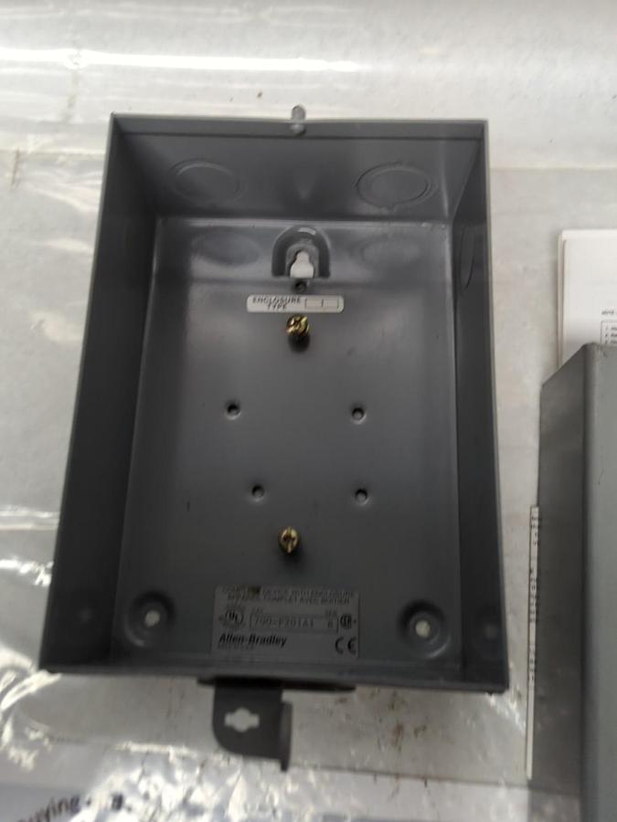 Used ALLEN BRADLEY,700-P201A1,SERIES B RELAY ENCLOSURE NO RELAY PRE-OWNED