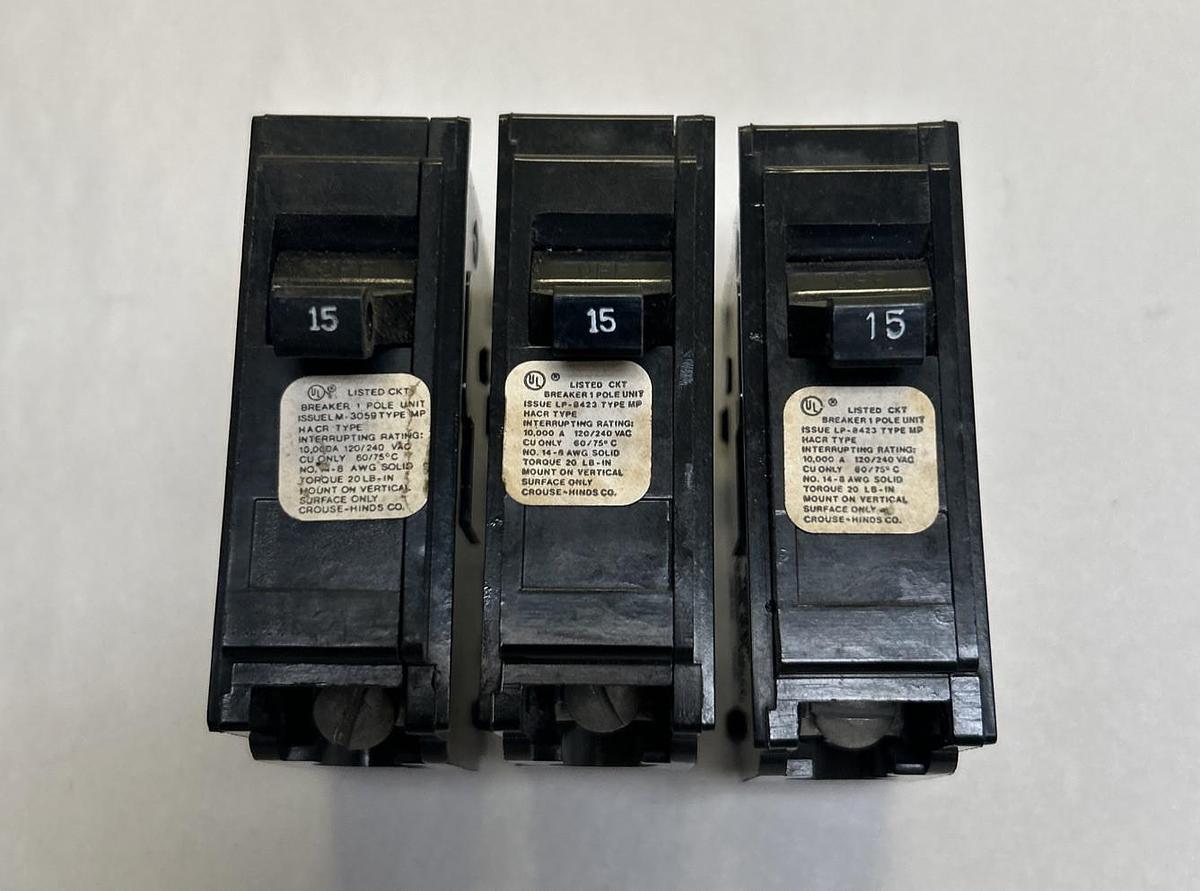 Used CROUSE-HINDS,HACR115,CIRCUIT BREAKER 15A 120/240V 1P LOT OF 3