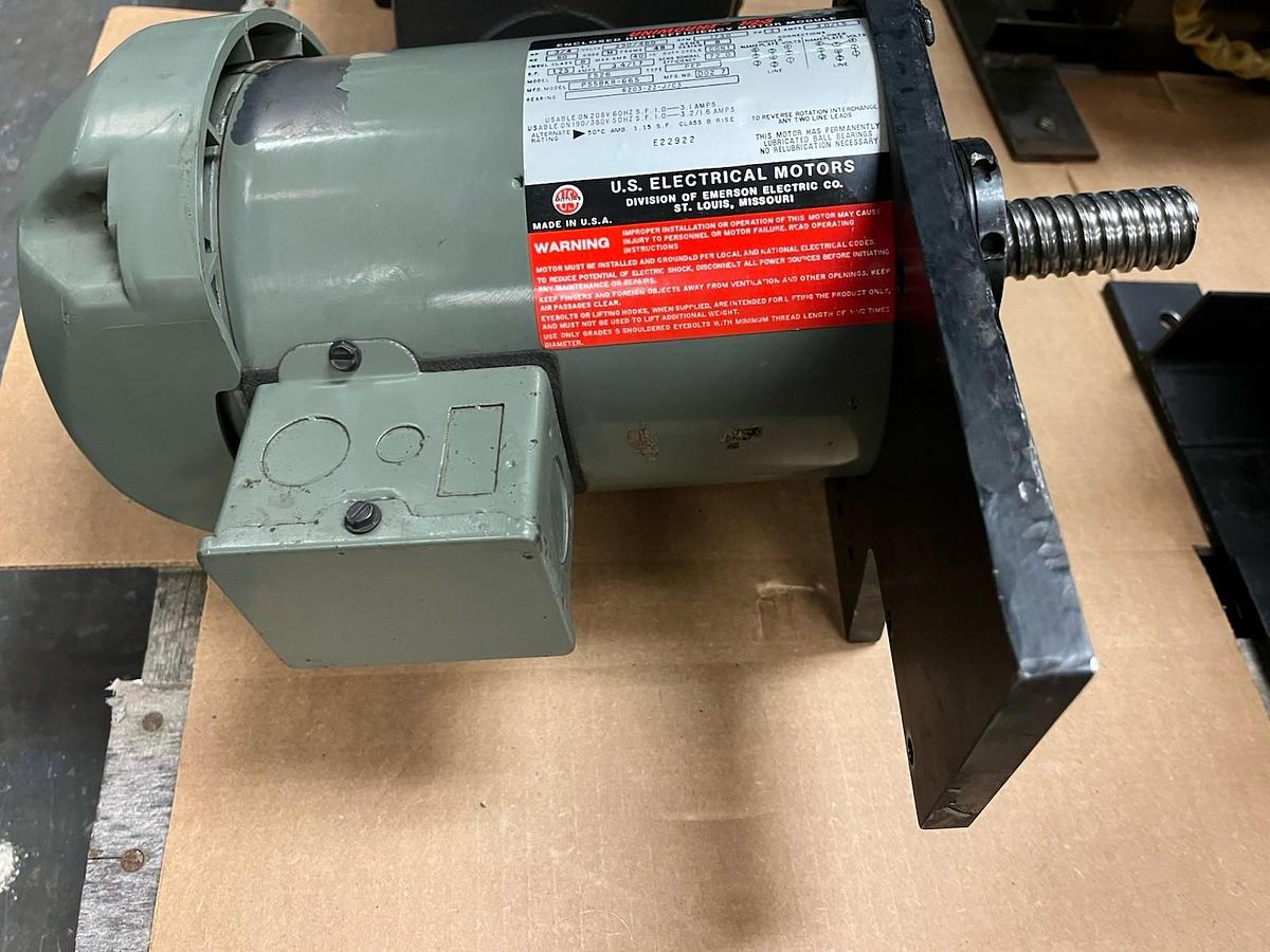 Used US MOTORS,E526,UNIMOUNT 125 MOTOR 3/4HP 1730RPM 480 3PH