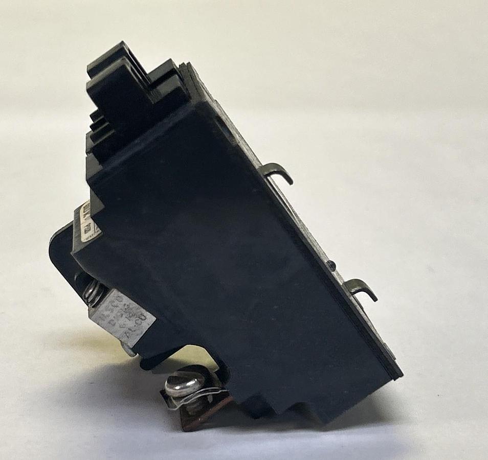 ITE GOULD,P1520,PUSHMATIC TANDEM CIRCUIT BREAKER 15/20A 120/240V 1P NOS