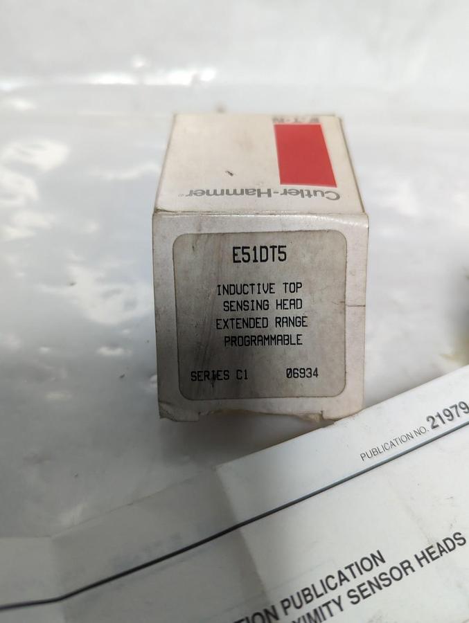 CUTLER HAMMER,E51DT5,SERIES C INDUCTIVE TOP SENSING PROX HEAD NOS