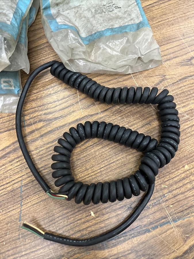 BELDEN,9482,SJO 300V RETRACTILE POWER AND CONTROL CORD 24" EXTENDS  12' LOT OF 4