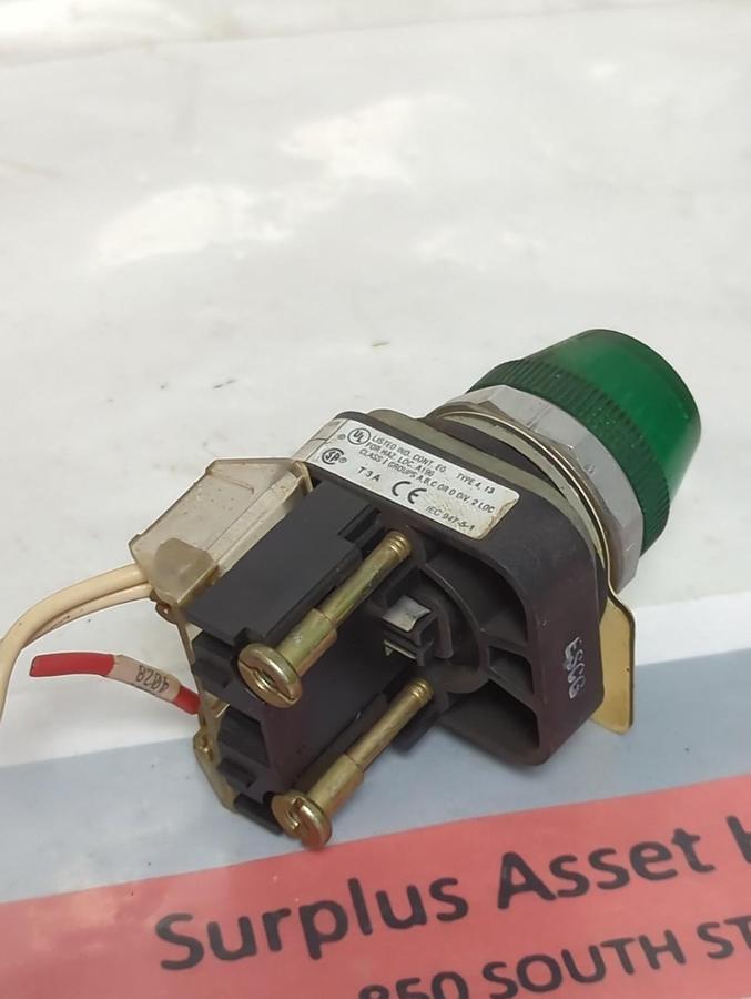 Used ALLEN BRADLEY,800T-Q10,SER T PILOT LIGHT GREEN PRE-OWNED
