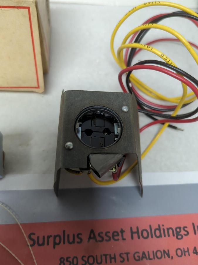 CUTLER-HAMMER,C400LG2,COVER CONTROL KIT COMB.STR.HAND-AUTO-SET SWITCH NOS