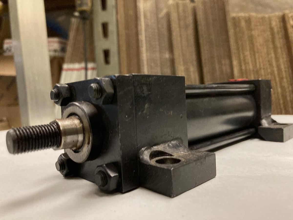 Used Hydro-Line,LR5A-1.5X3-N-0.63-2-N-N-N-1-1,Cylinder