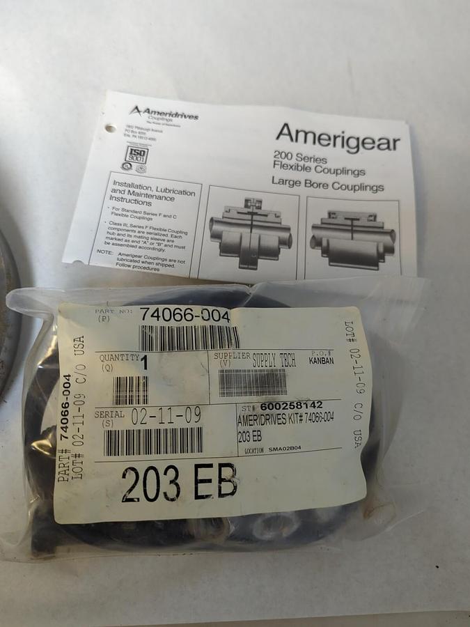 AMERIDRIVES,203 EB HALF W/HDW F; 3.4345/3.4360,SLEEVE HUB 7/8X7/16 NOS