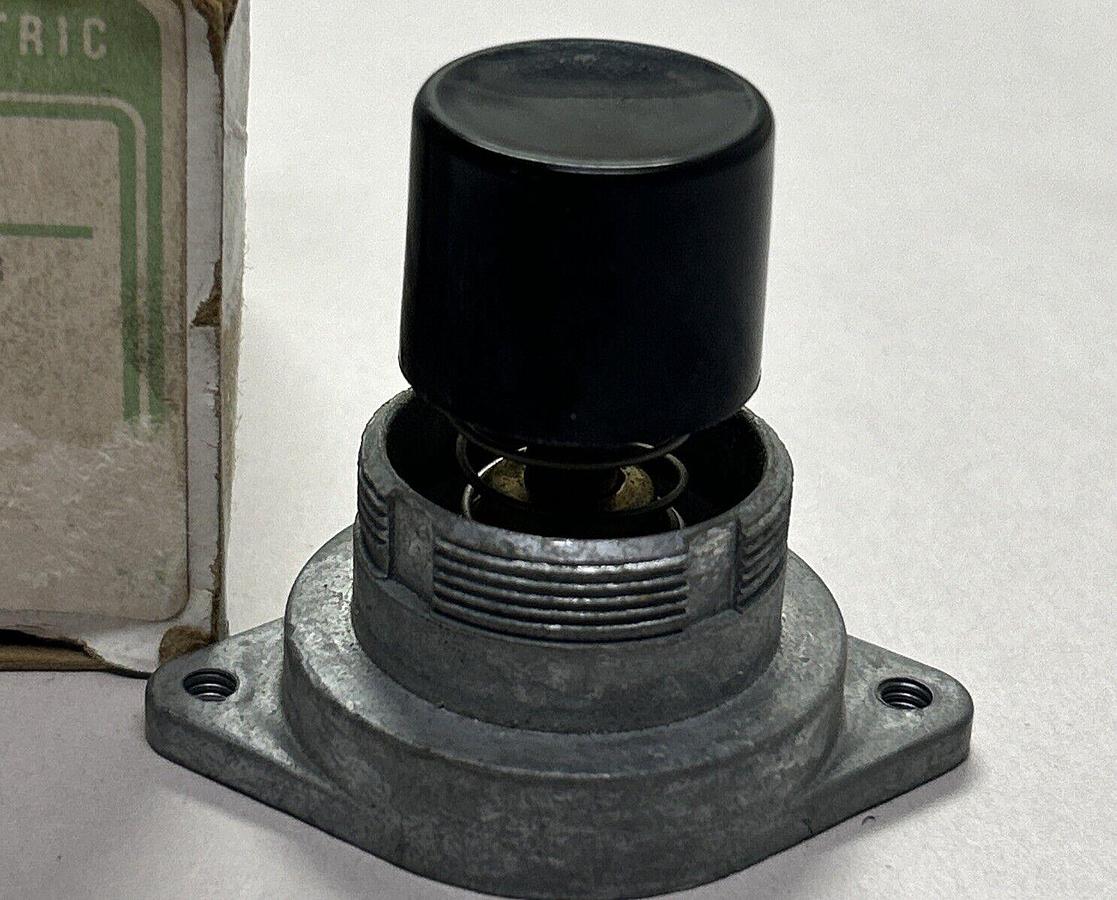 Used GENERAL ELECTRIC,CR2940UJ200B,BLACK PUSHBUTTON NEW