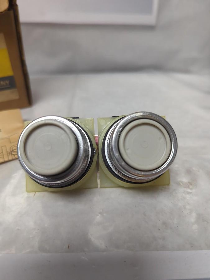 SQUARE D,KT11UL4,INTERLOCKED PUSHBUTTONS NOS