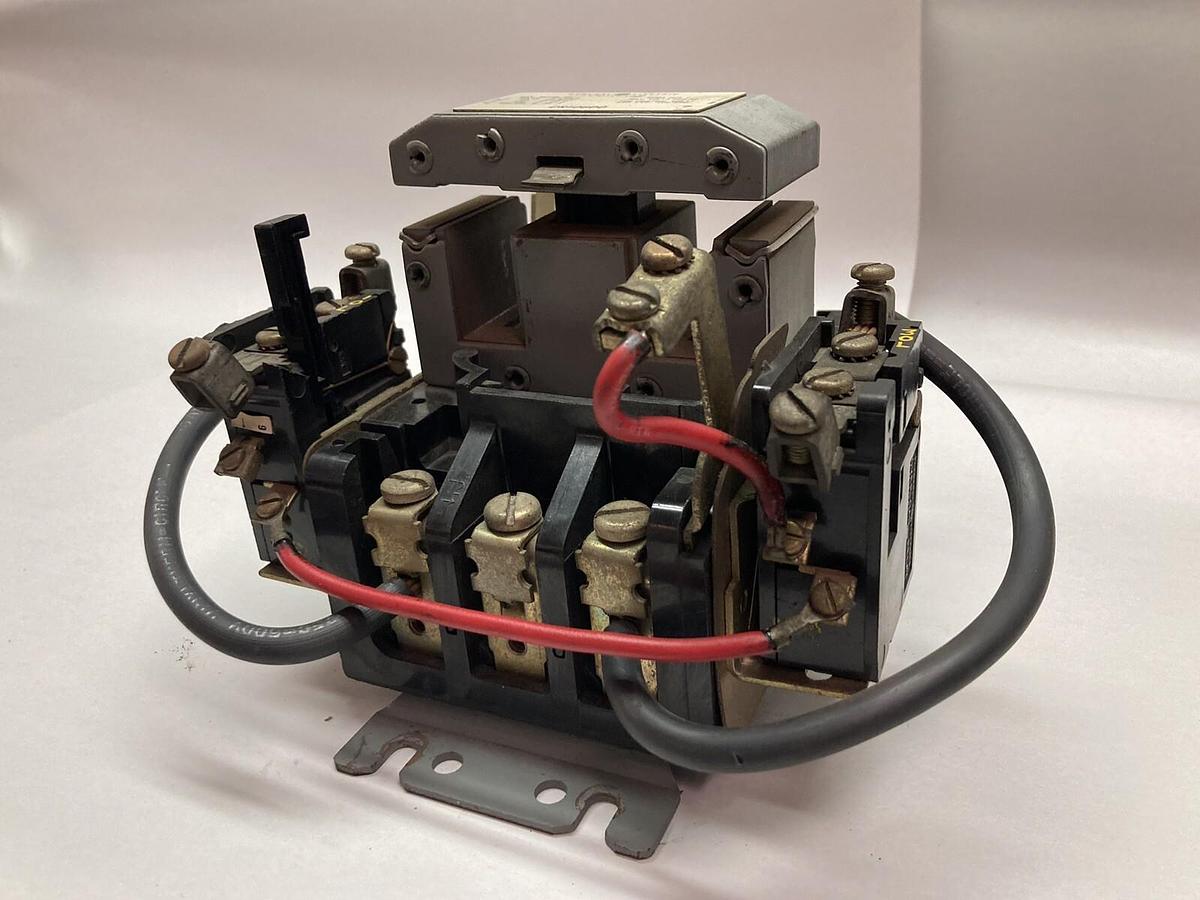 Used General Electric,CR106C0,Nema Size 2 Contactor 600VAC