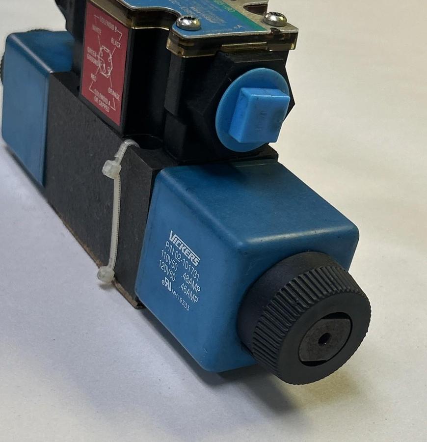 Used VICKERS,DG4V-3S-6C-M-FPA5WL-B5-60,HYDRAULIC DIRECTIONAL CONTROL SOLENOID VALVE