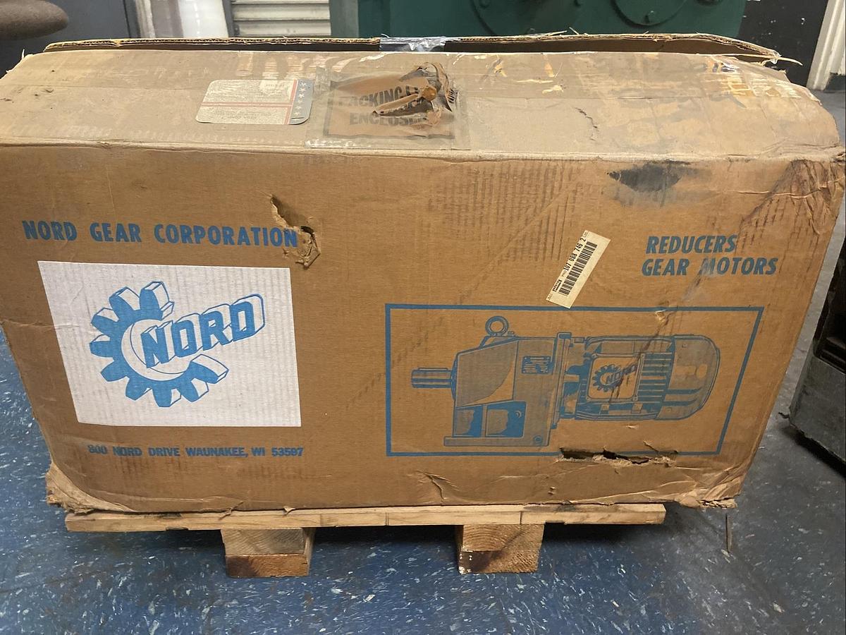 Used Nord ,2080A-D-90 S/6 BRE,Gearmotor Ratio 37.91 10HP 1864 inlb 24RPM NOS
