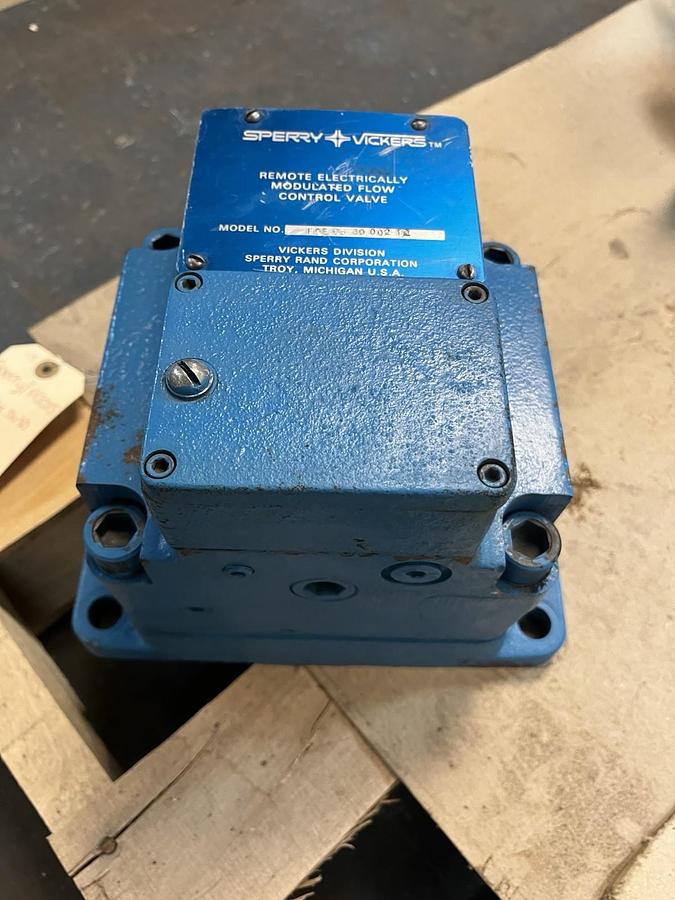 Used VICKERS,FGE-06-30-002-12,HYDRAULIC FLOW CONTROL VALVE