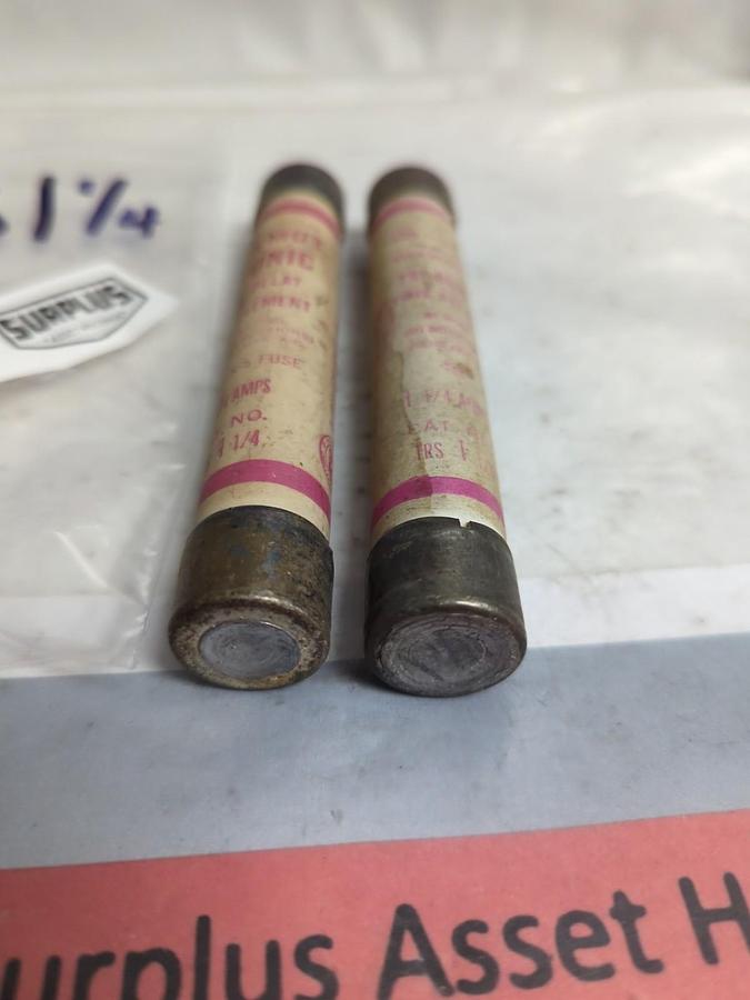 Used GOULD SHAWMUT,TRS1-1/4,TRI-ONIC 1-1/4AMP FUSE LOT OF 2 PRE-OWNED
