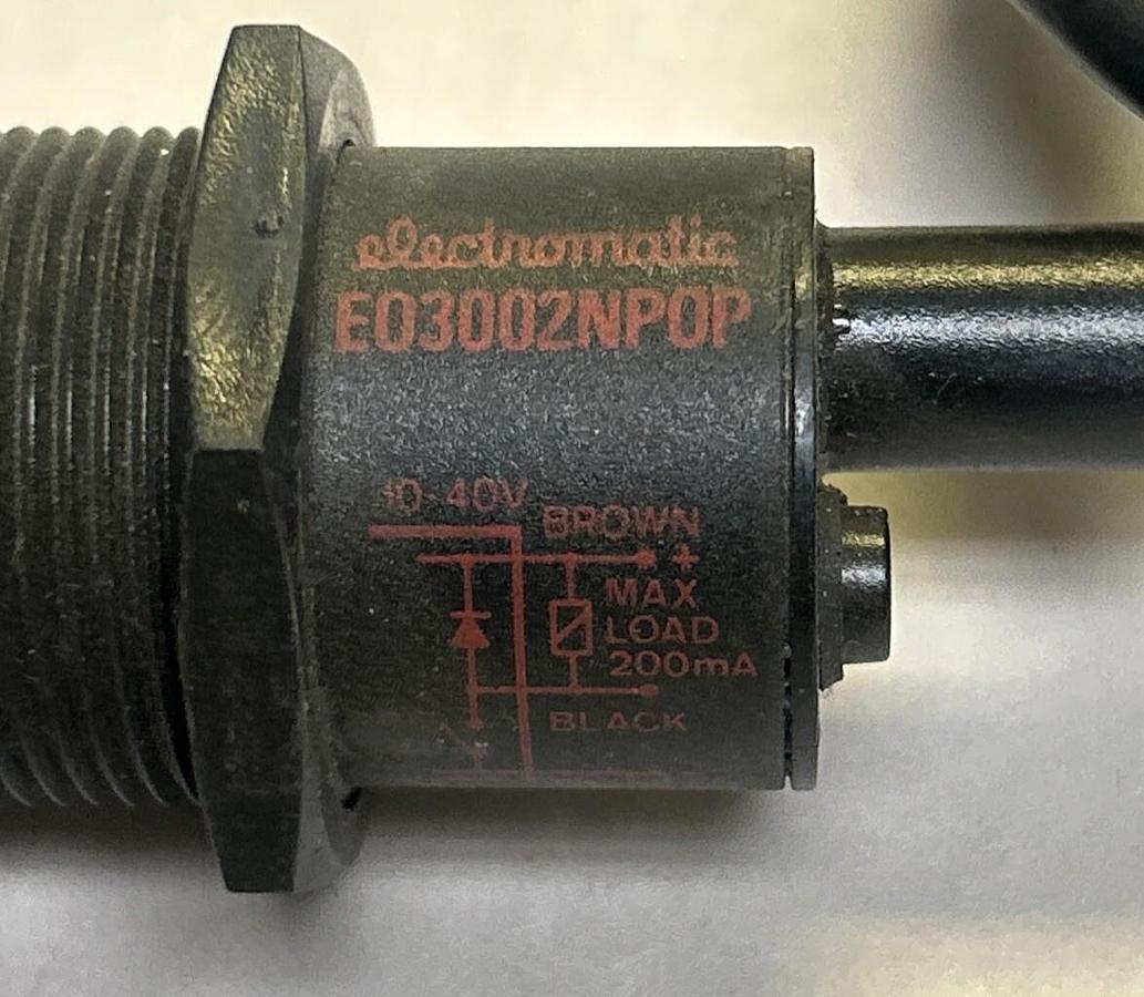 Used ELECTROMATIC,E03002NP0P,PROXIMITY SENSOR