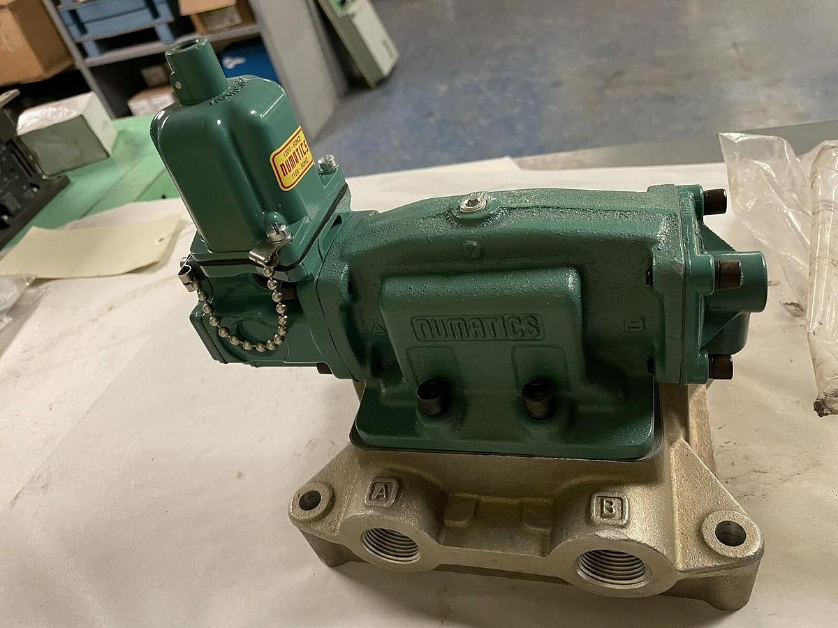 Used Numatics,6JSPA4SB,PNEUMATIC SOLENOID VALVE 120V COIL JSPA SERIES NOS