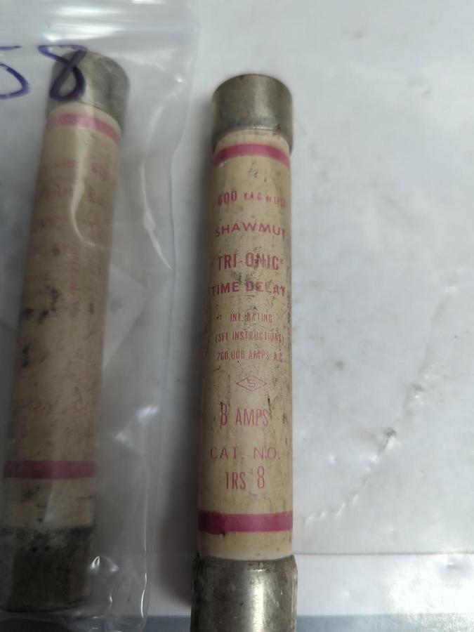 Used GOULD SHAWMUT,TRS8,TRI-ONIC 8 AMP FUSE LOT OF 2 PRE-OWNED
