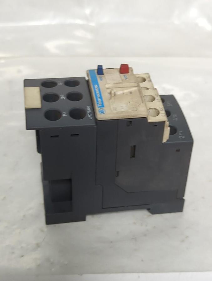 Used TELEMECANIQUE,LR012/LAD7B106,RELAY AND TERMINAL BLOCK ASSEMBLY PRE-OWNED