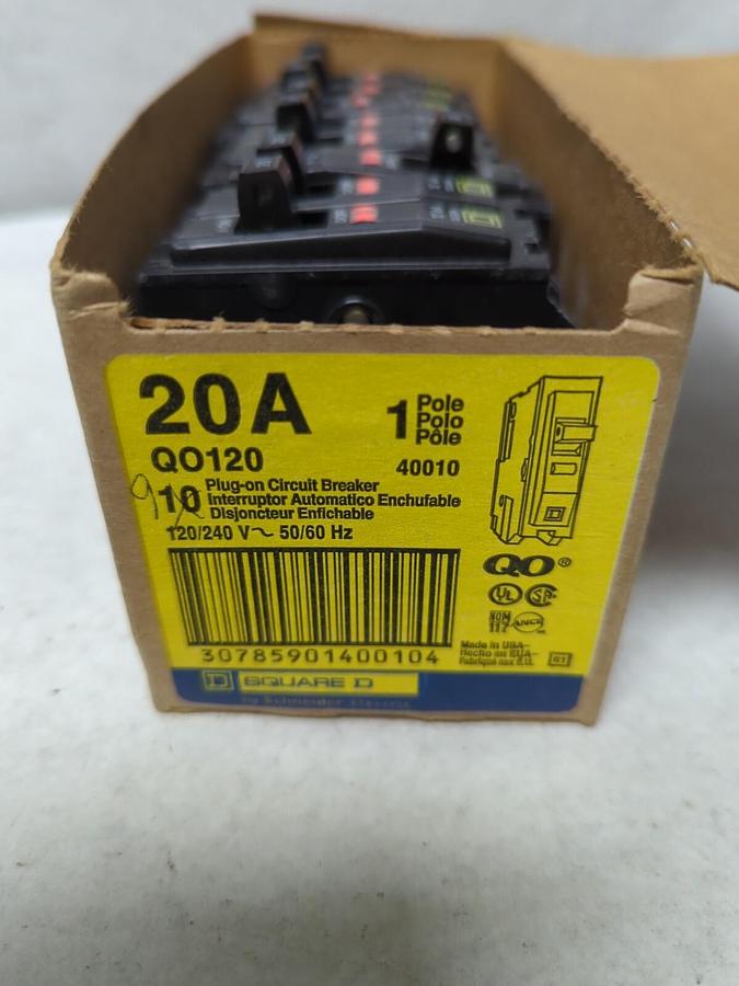SQUARE D,Q0120,PLUG-ON CIRCUIT BREAKER 1-POLE 20 AMP PACK OF 8 NEW