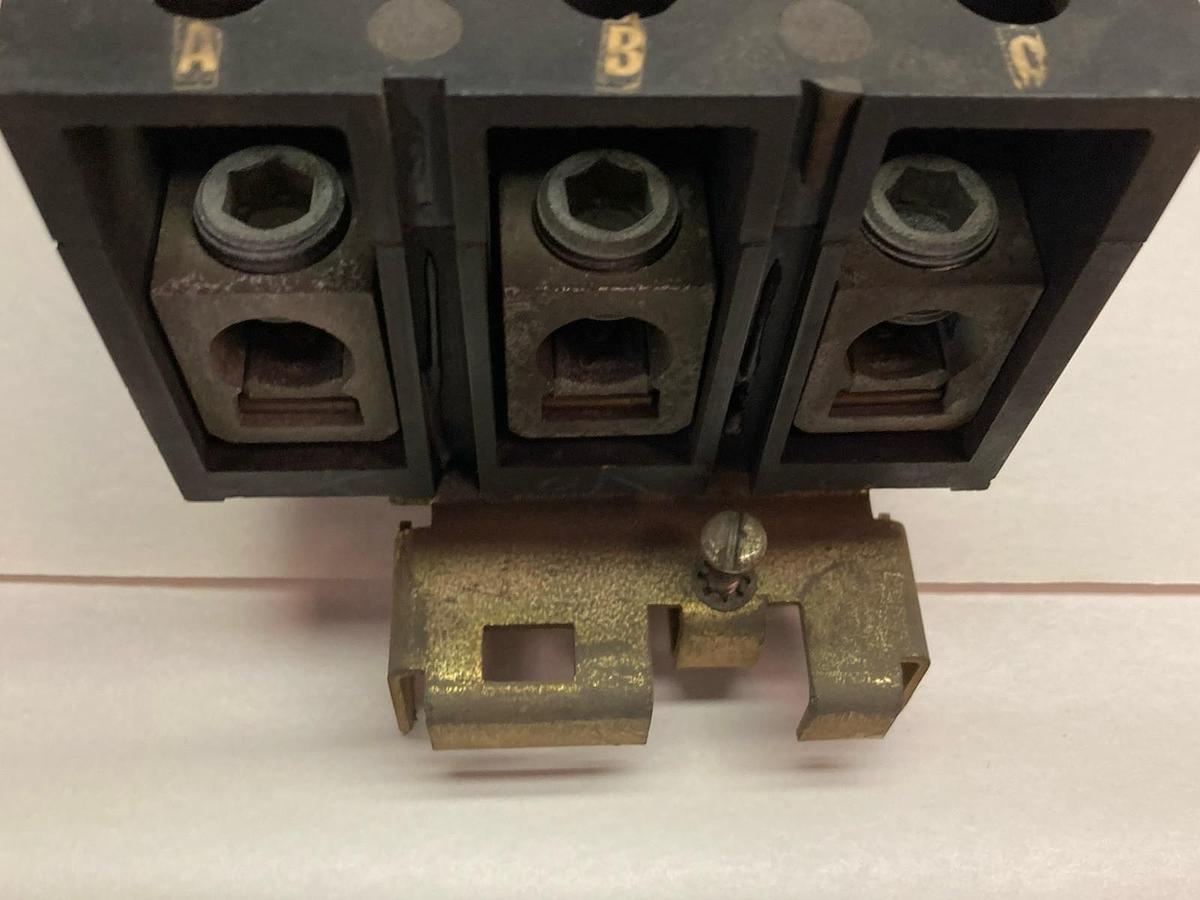 Used Square D,Q2-32200 LF-551,3-Pole Circuit Breaker 200A 240Vac