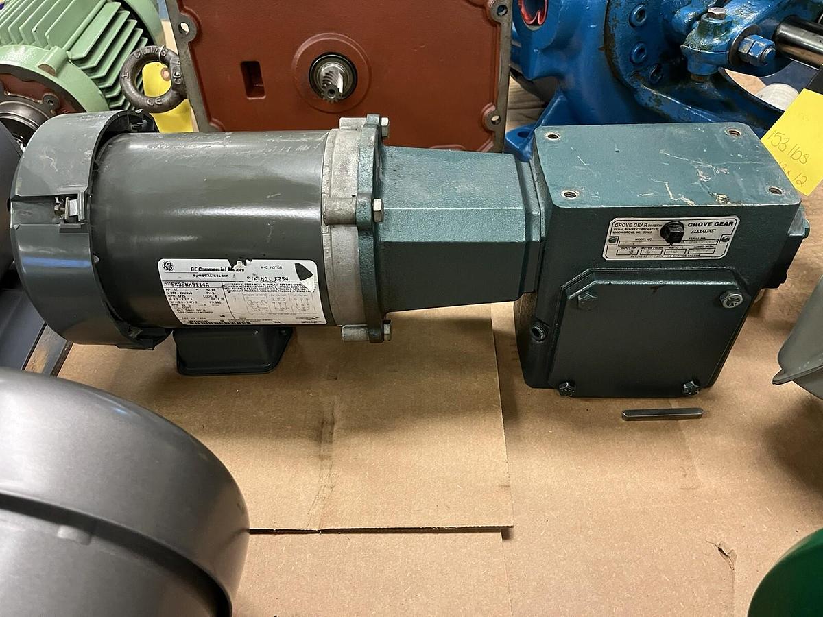 Used GROVE GEAR,BM224-2,GEARMOTOR RATIO 30 1/2HP 3PH SHAFT 1-1/8"