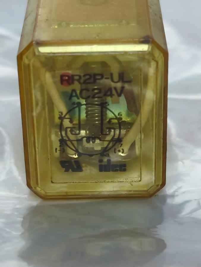 Used IDEC,RR2P-UL,PLUG IN RELAY 8-PIN 10A LOT OF 2 PRE-OWNED
