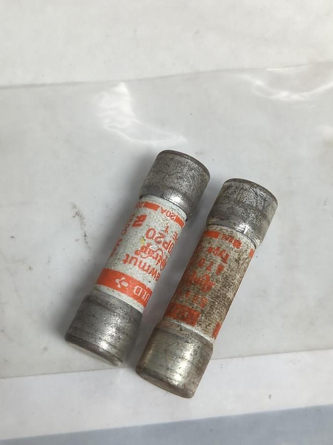 Used GOULD SHAWMUT,A70P20,AMP-TRAP 20 AMP FUSE LOT OF 2 PRE-OWNED