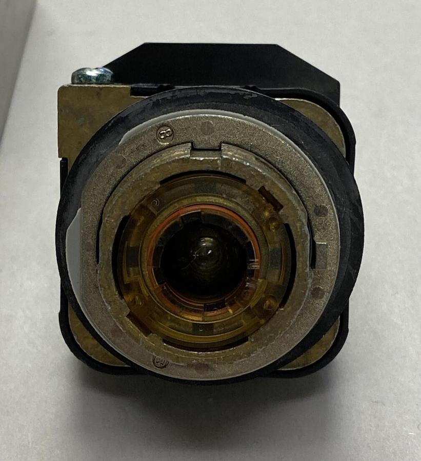 Used ALLEN BRADLEY,800T-16HX2KB6,SER U ILLUMINATED SELECTOR SWITCH NEW