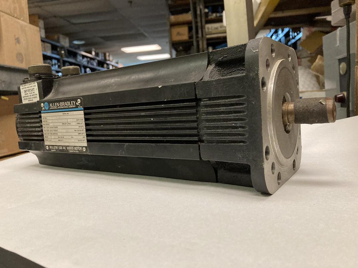 Used Allen-Bradley,1326AB-A430E-21,Servo Motor  3000RPM