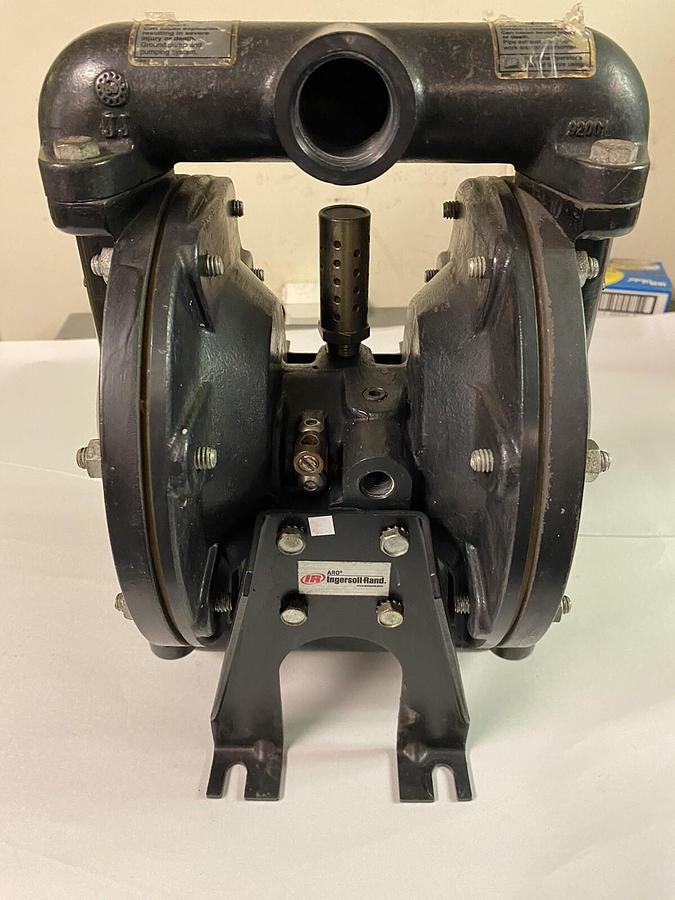 Used ARO INGERSOLL RAND,666100-3C9-C, 1IN NPT DIAPHRAGM PUMP