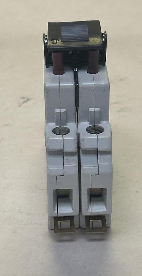 ALLEN BRADLEY,1492-GHD020,CIRCUIT BREAKER 2A 250V 2P NOS