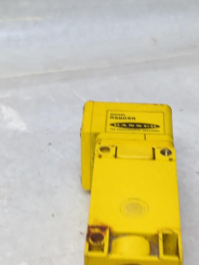 Used BANNER,RPBA,MAXI-BEAM POWER BLOCK WITH RSBDSR SENSOR PRE-OWNED