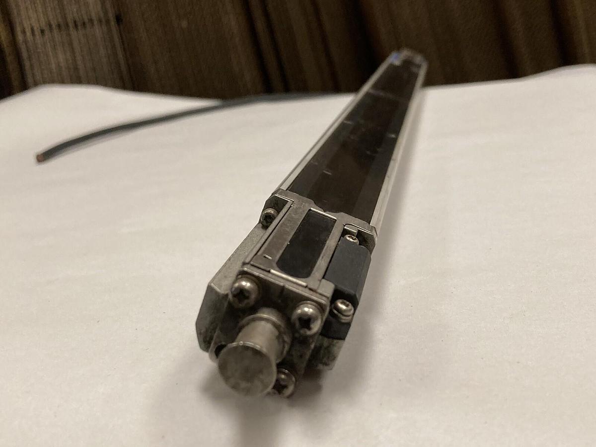 Used Keyence,SL-V24H-R,Type 4 Light Curtain Receiver