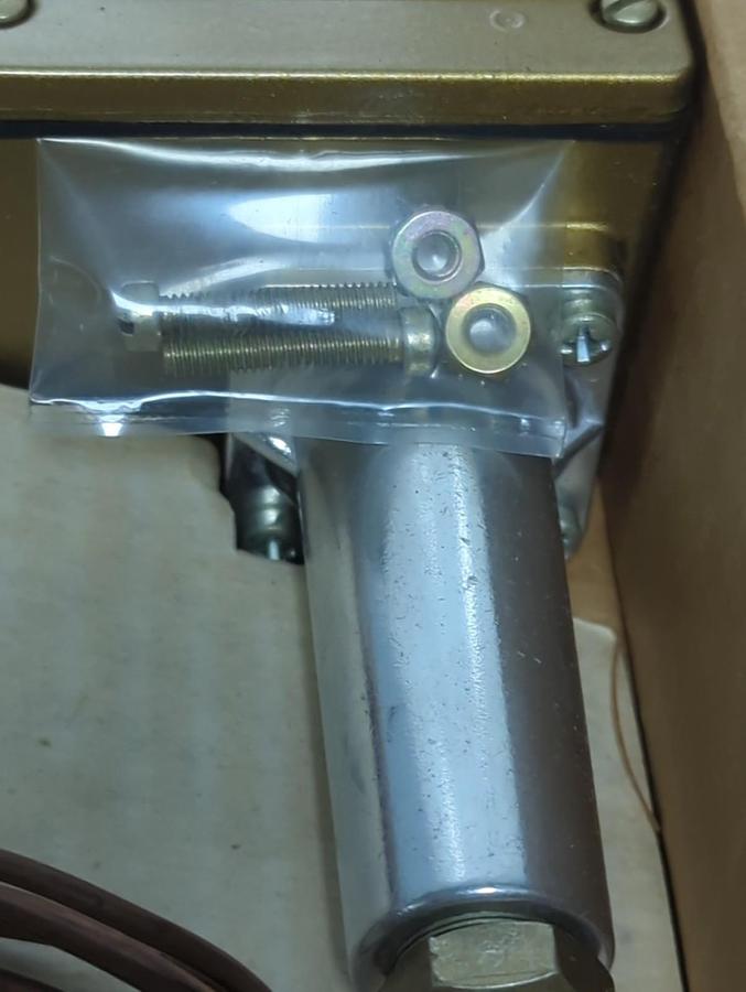 BARKSDALE,MTIH-H152,TEMPERATURE SWITCH -65+135F NOS