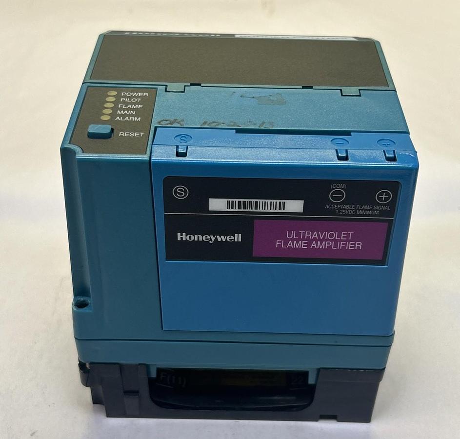 Used HONEYWELL,RM7890A1015,ULTRAVIOLET FLAME AMPLIFIER BURNER CONTROL UNIT