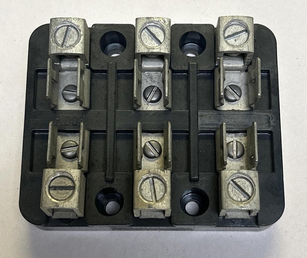 Used BUSSMANN,1B0066,FUSE HOLDER BLOCK 30A 300V 3P