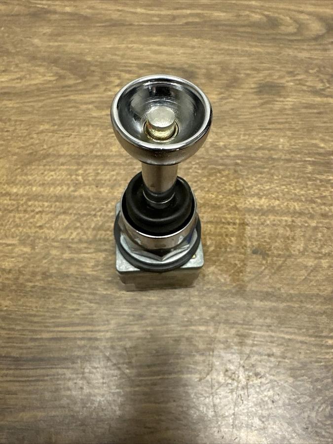 Used Square D,9001 K72,Joystick Operator 3 Position Center Off