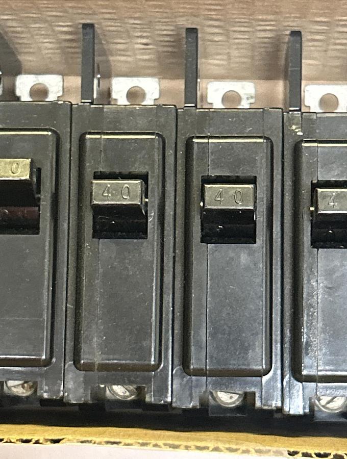 SIEMENS ITE,BQ1-B040,CIRCUIT BREAKER 40A 120/240V 1P LOT OF 12 NOS