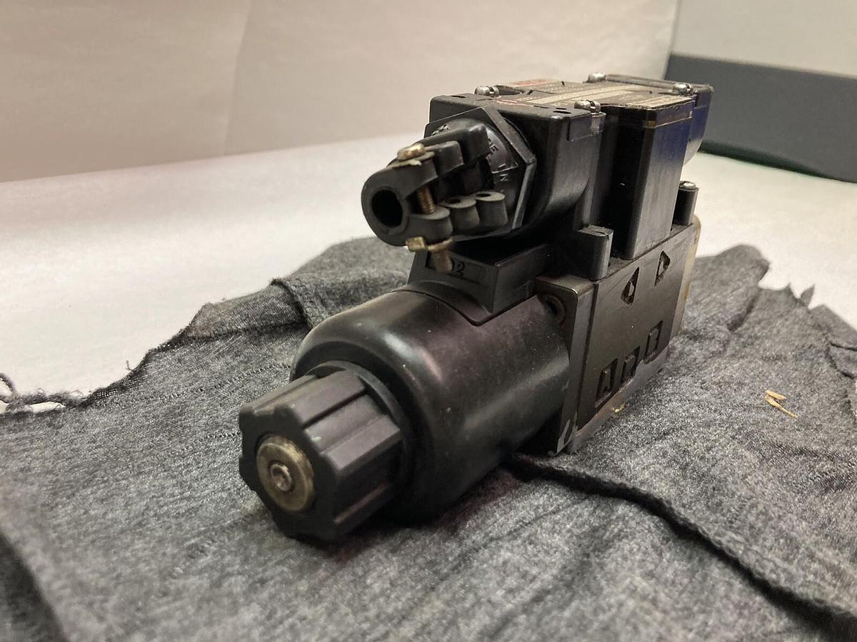 Used Nachi,SS-G01-A3X-R-D2-20,Solenoid Directional Control Valve