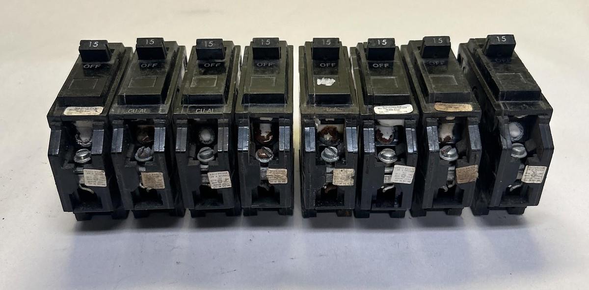 Used GENERAL ELECTRIC,THQL1115,CIRCUIT BREAKER 15A 120/240V 1P LOT OF 8